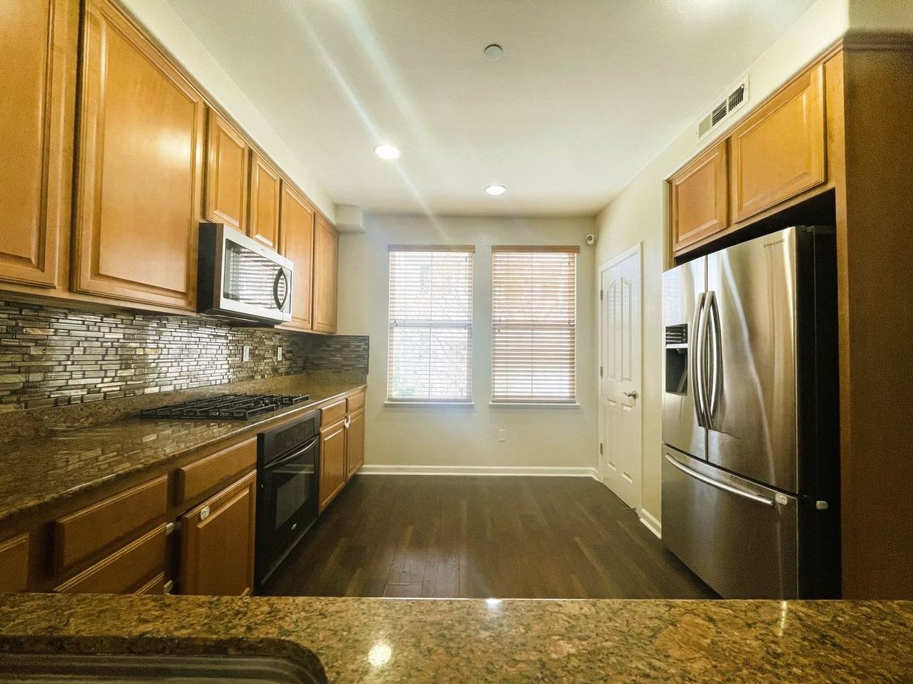863 N King Rd - Photo 2 of 12