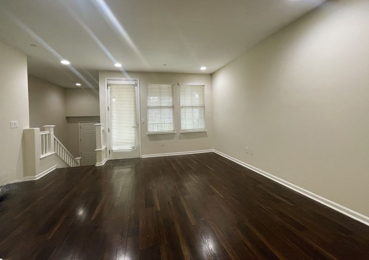 863 N King Rd - Photo 3 of 12