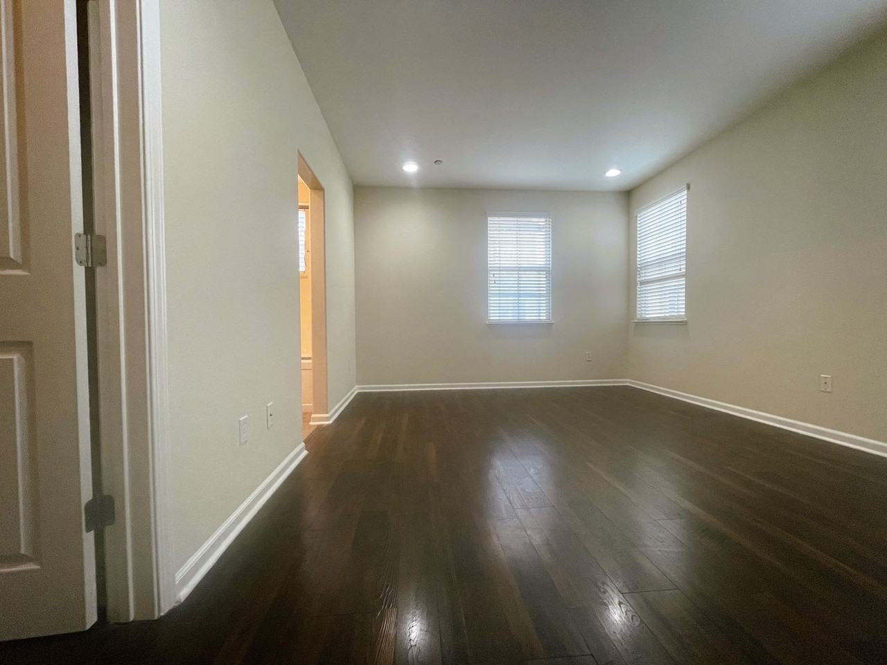 863 N King Rd - Photo 5 of 12