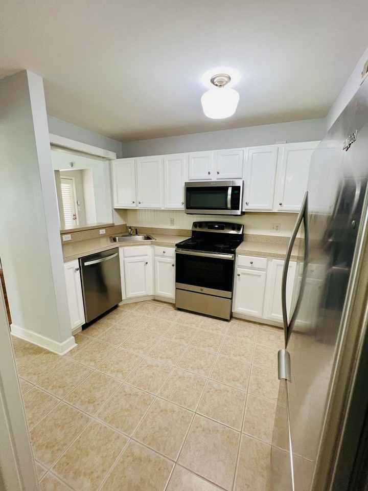 502 Canning House Row - Photo 3 of 12