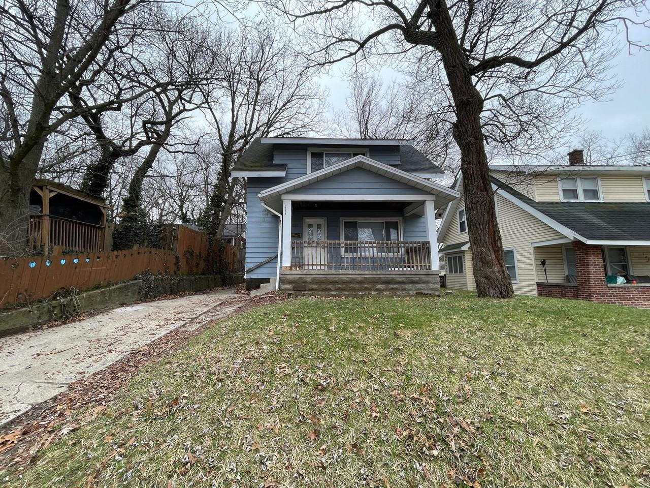 1228 Dickinson St Se - Photo 2 of 15