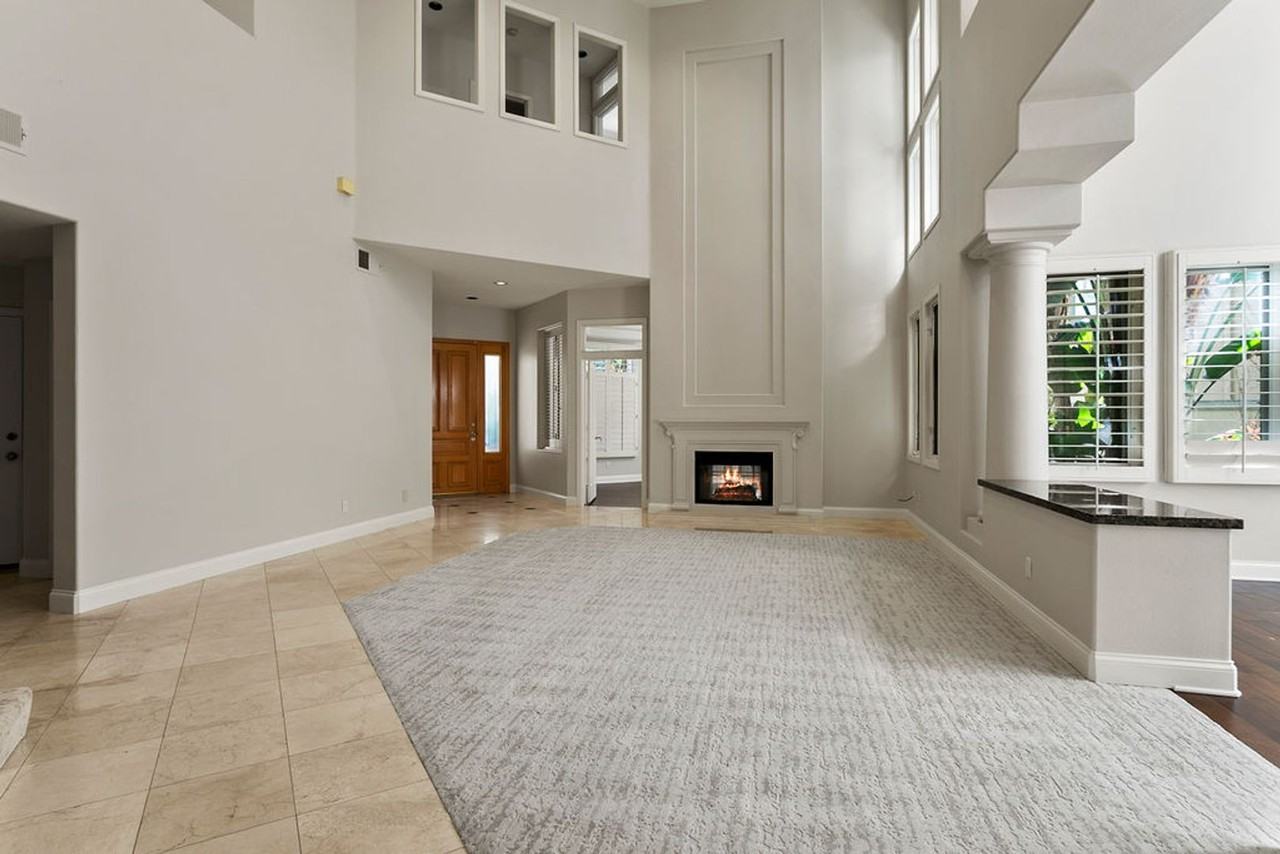 31 Newcastle Ln - Photo 3 of 29