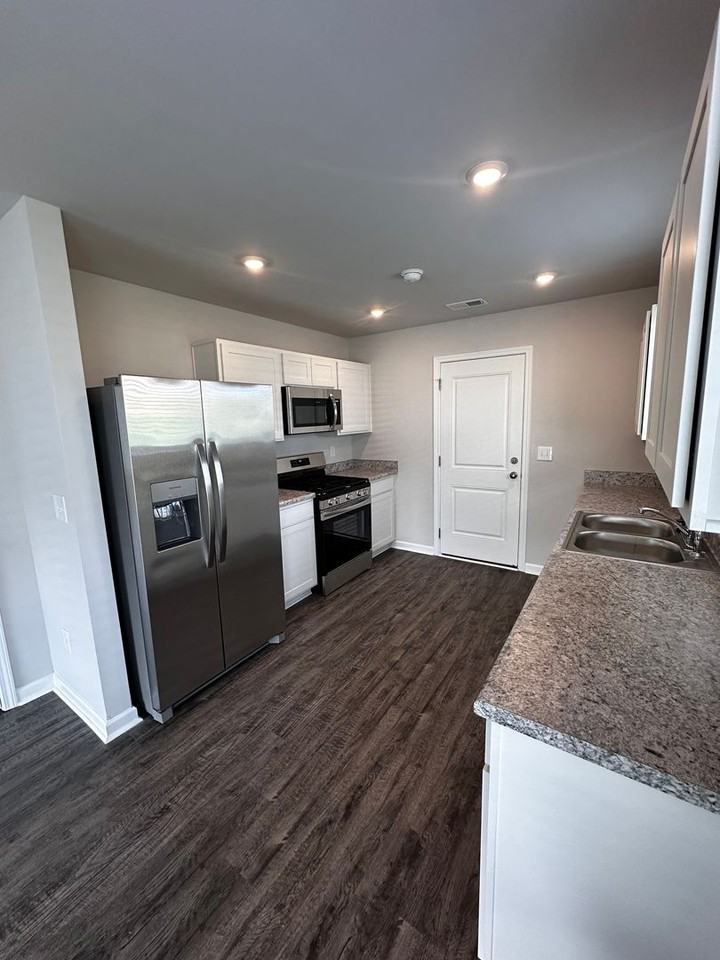 70 Cypress Ct - Photo 3 of 13