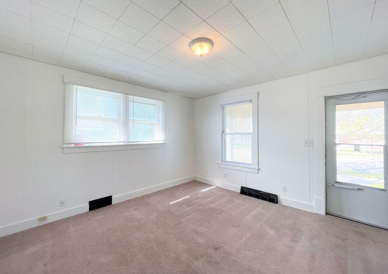 1216 N Monroe St - Photo 2 of 20