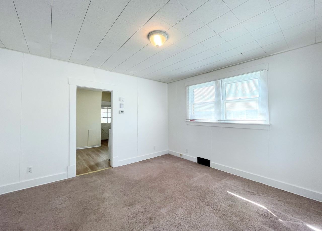 1216 N Monroe St - Photo 3 of 20