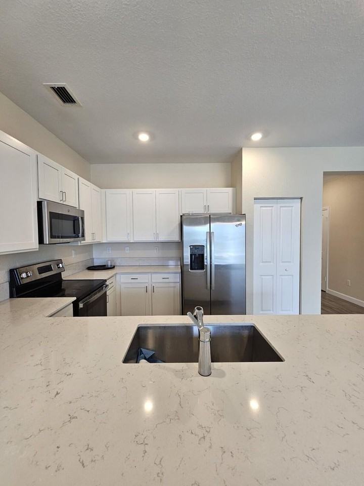 6951 Harbours Edge Ave #6951 - Photo 3 of 30