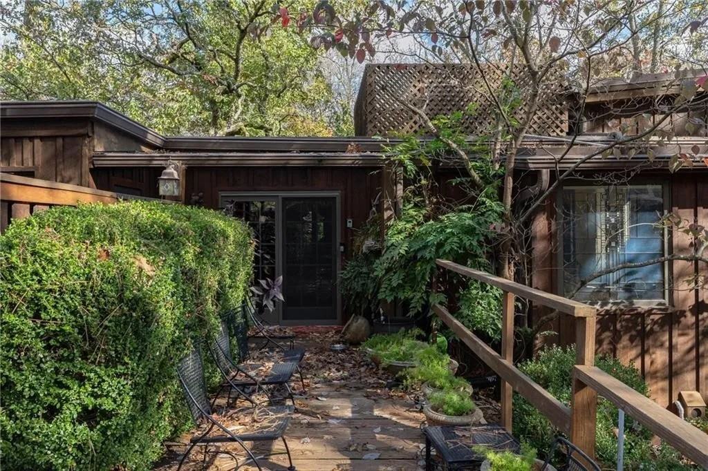 235 N Palmer Ave #NA - Photo 2 of 10