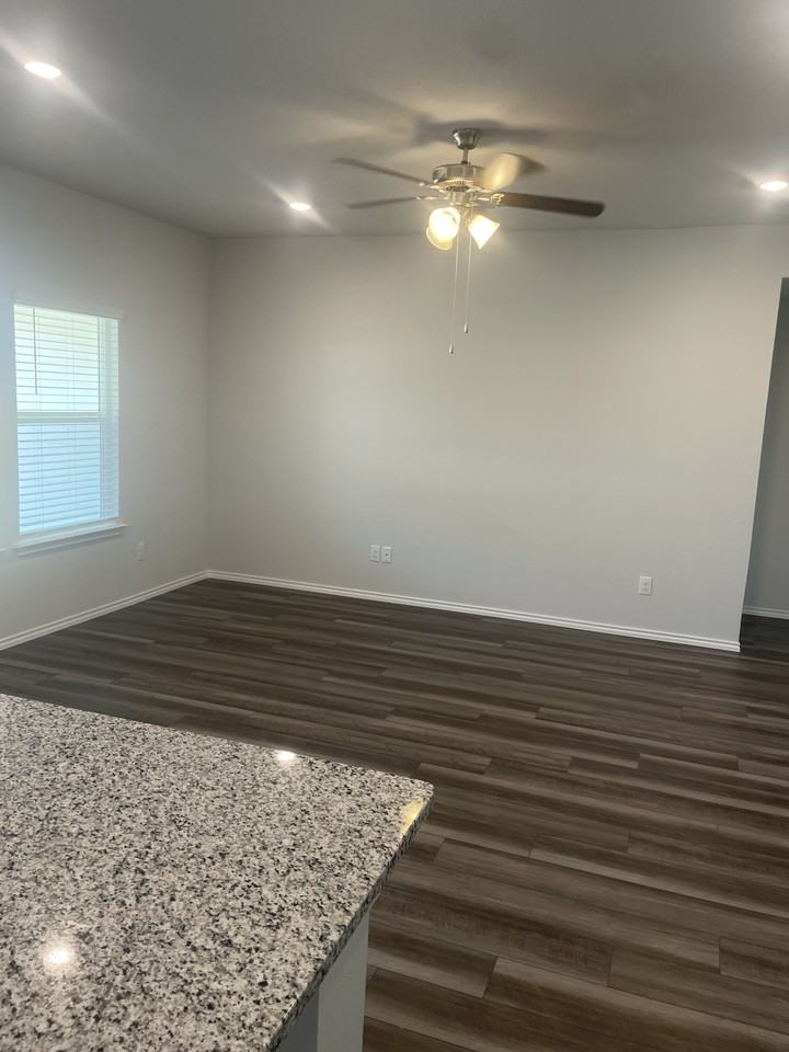 1009 Cedar Trl #NA - Photo 3 of 17