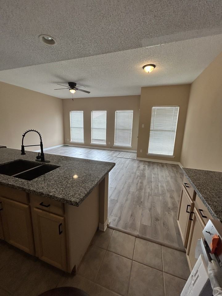 70A Carriage Ln #70A - Photo 3 of 20