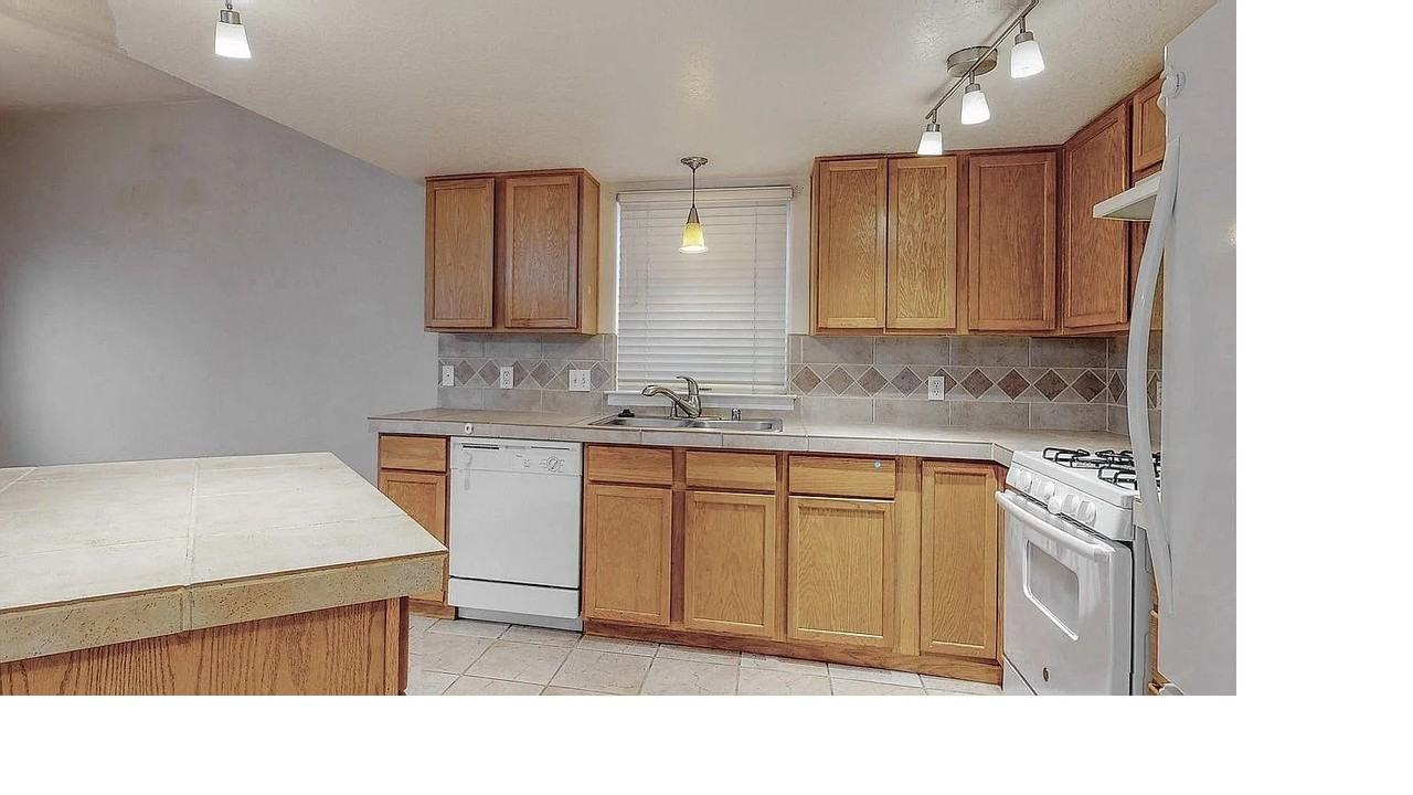 7212 Eagle View Ave Ne #NA - Photo 5 of 37