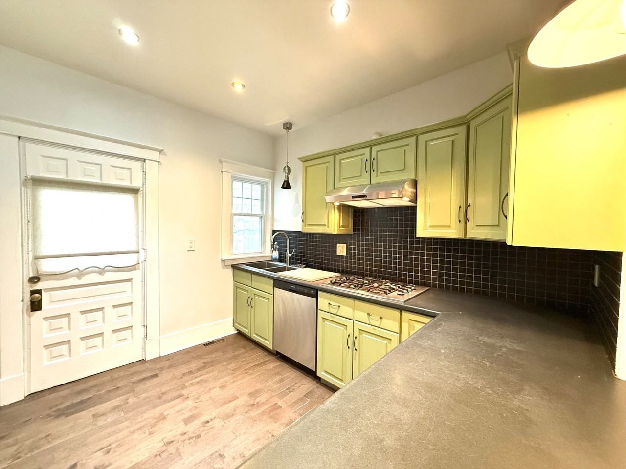 21 Centre Street - Photo 3 of 18