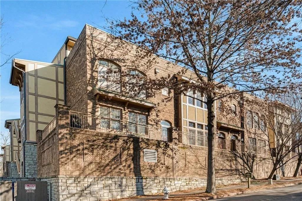 1862 Gordon Mnr Ne - Photo 2 of 20