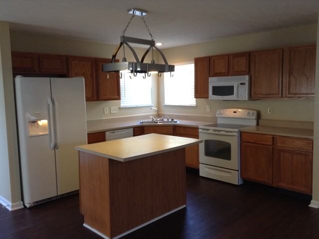 2537 Keller Ct - Photo 2 of 12