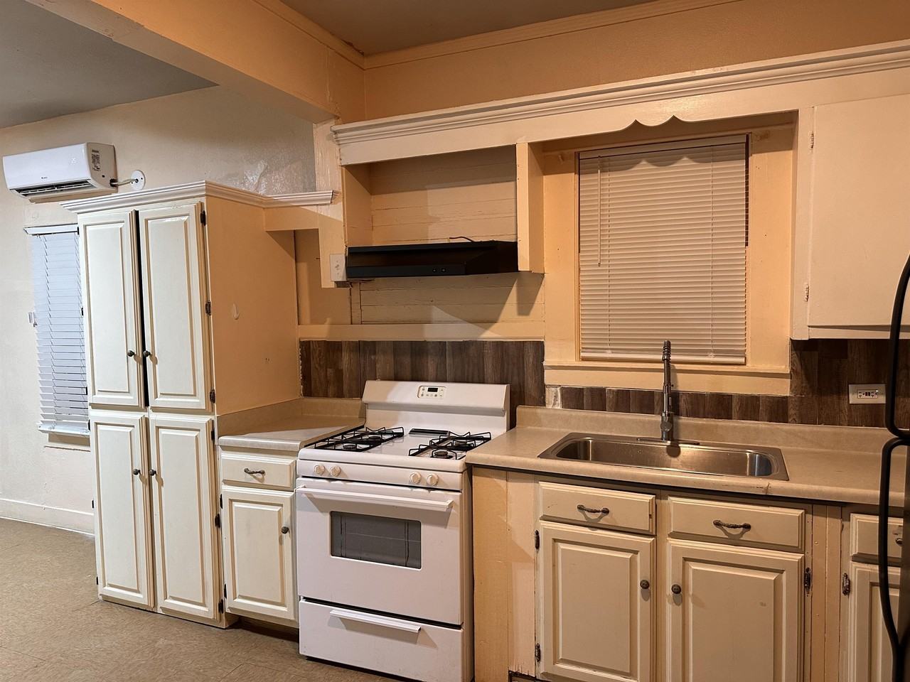 1319 Leal St #1 - Photo 6 of 13