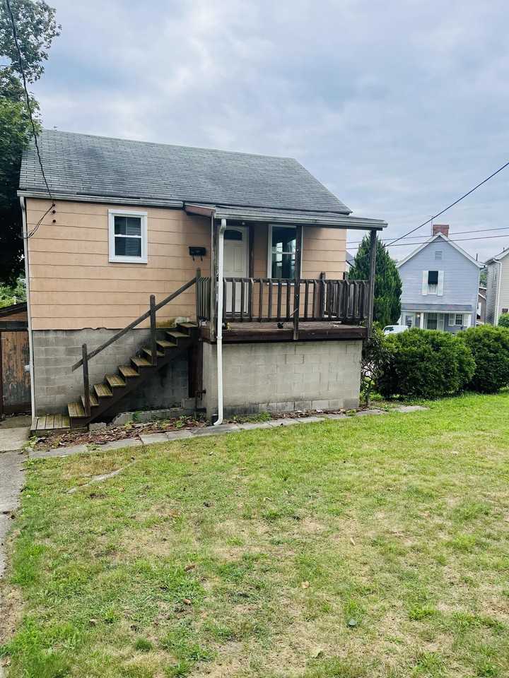 637 Oakland Ave #REAR - Photo 2 of 9
