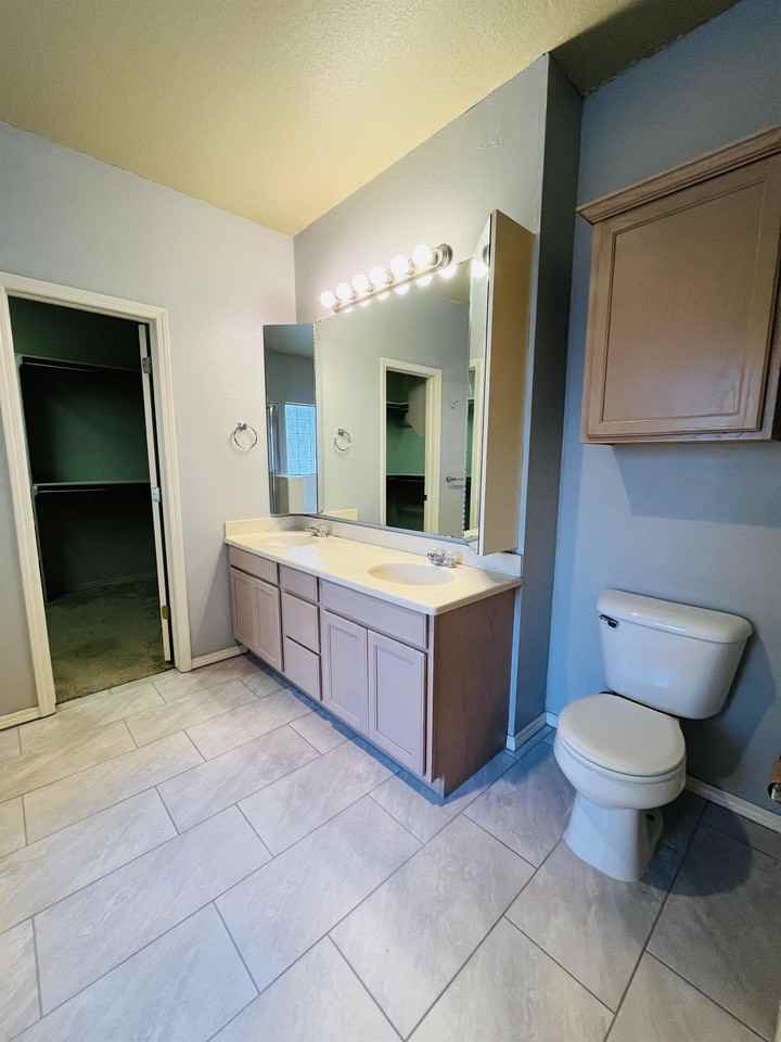 1718 Windhill Ave #1 - Photo 3 of 10