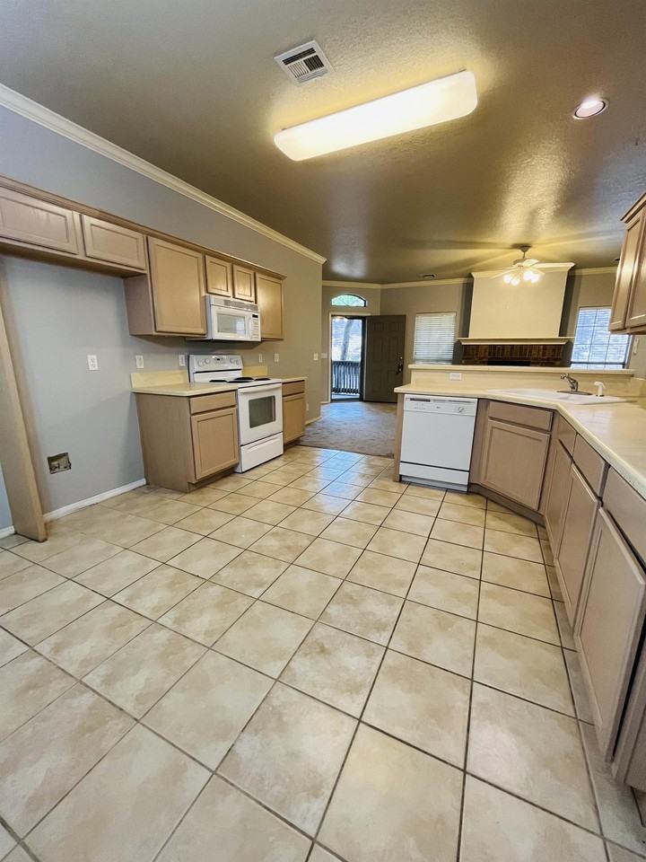 1718 Windhill Ave #1 - Photo 4 of 10