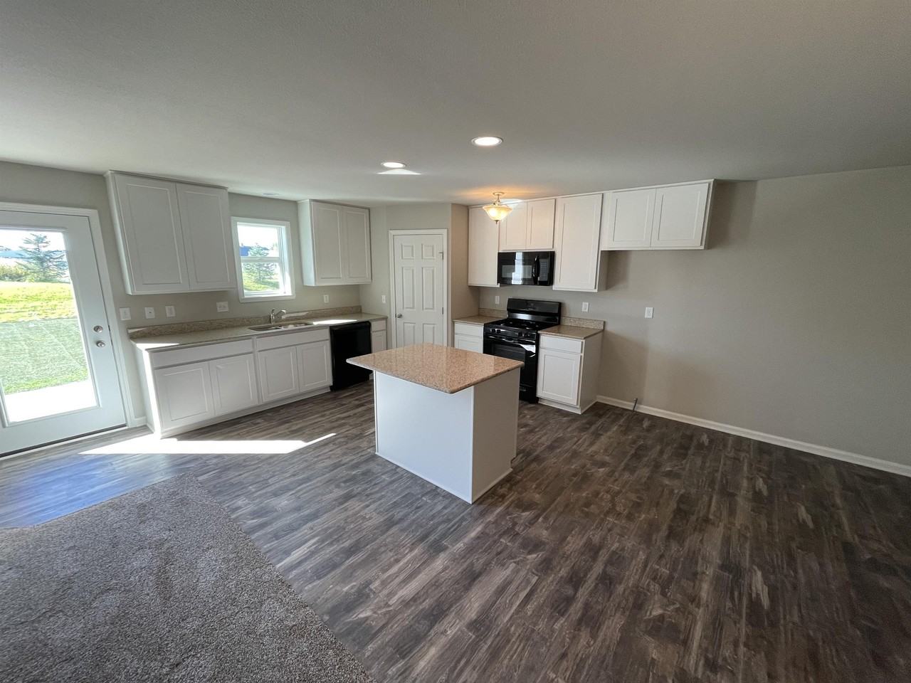 2710 S Claremont Dr - Photo 2 of 9