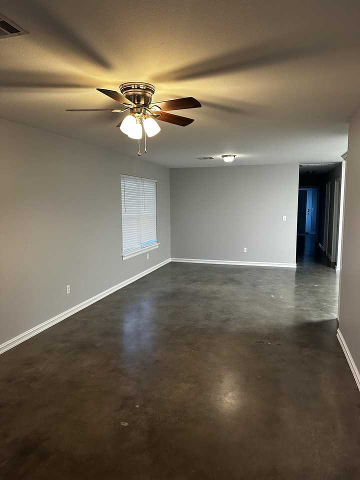 4114 Maple Dr - Photo 3 of 11