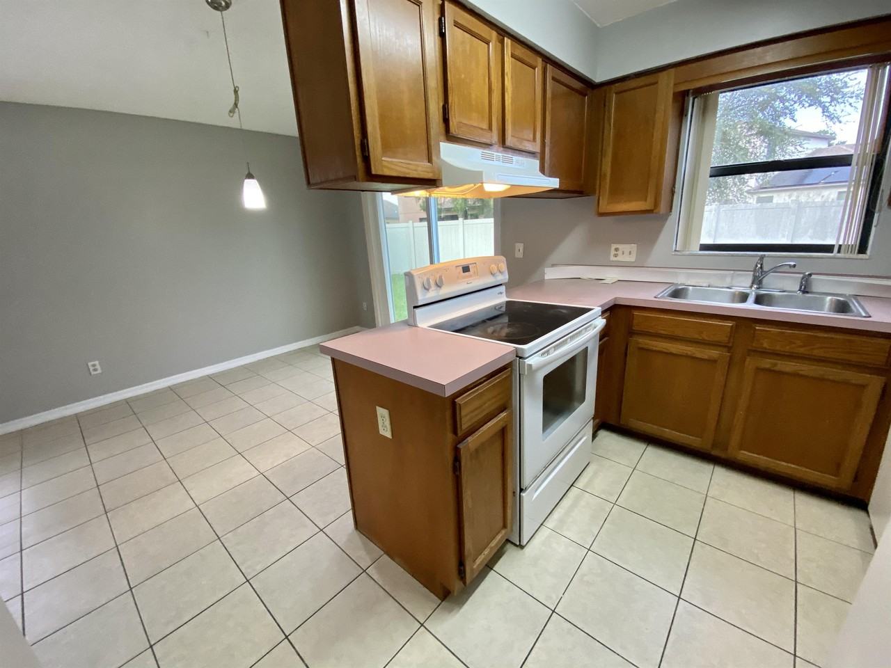 1303 Creekbottom Cir - Photo 3 of 34