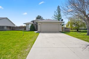 featured image of 979 Peregrine Dr