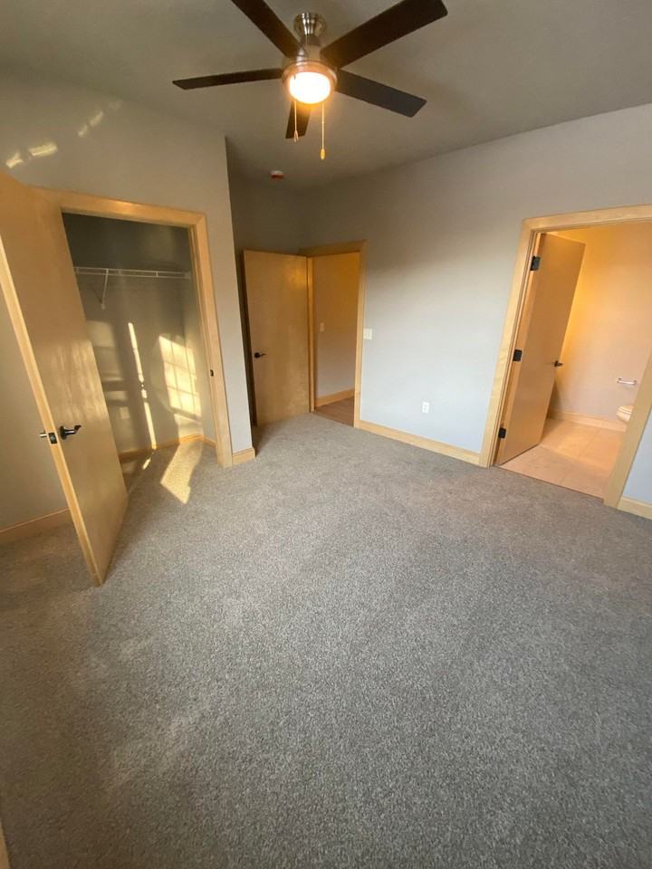 Delafield Lakes Apartments - Photo 4 of 50