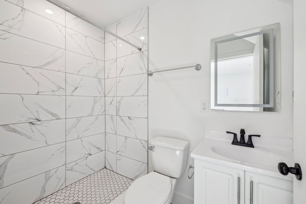 North Beverly 3507 S Budlong Ave - Photo 6 of 6