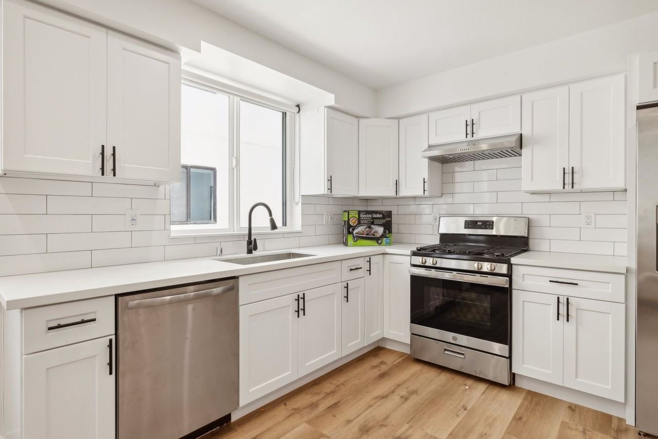 Leo P 3437 S Catalina St - Photo 2 of 20