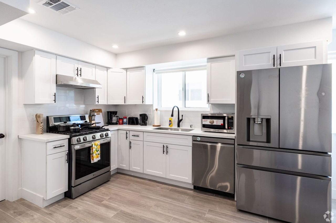 MH 1171 W 37th Pl - Photo 2 of 10