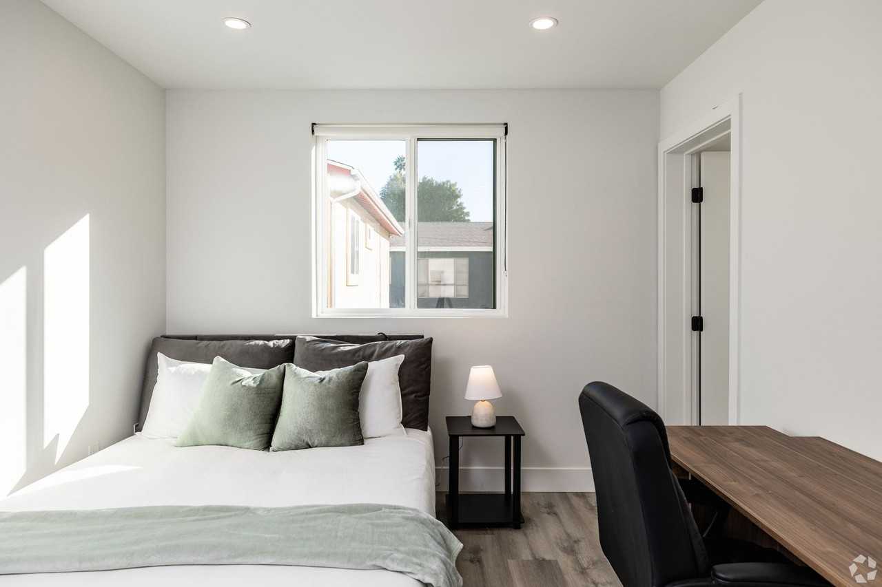 MH 1171 W 37th Pl - Photo 3 of 10