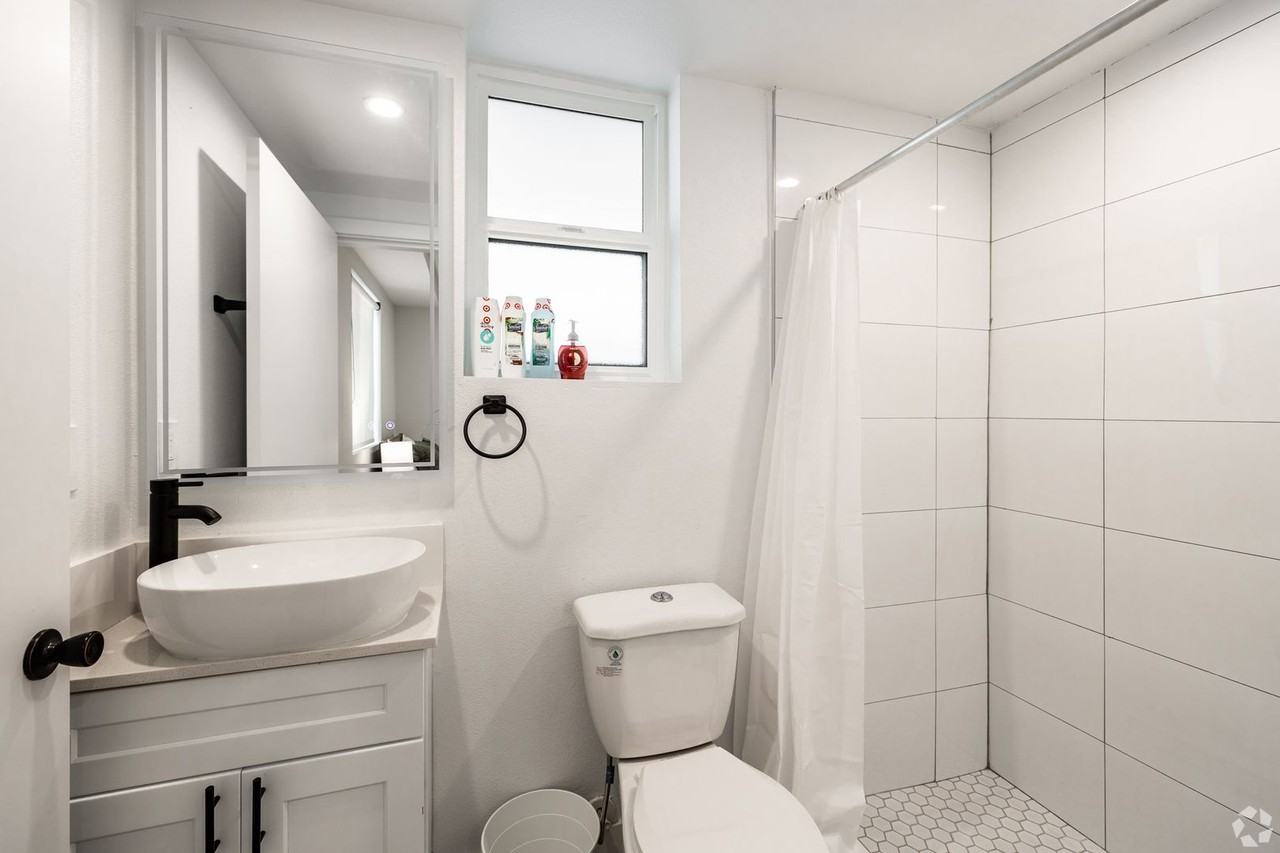 MH 1171 W 37th Pl - Photo 5 of 10