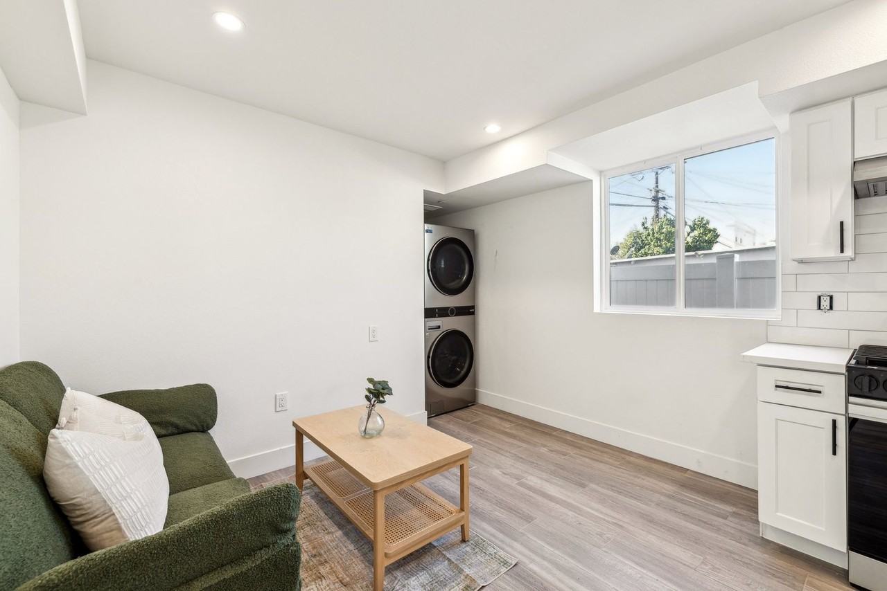 MH 1252 W 37th St - Photo 2 of 7