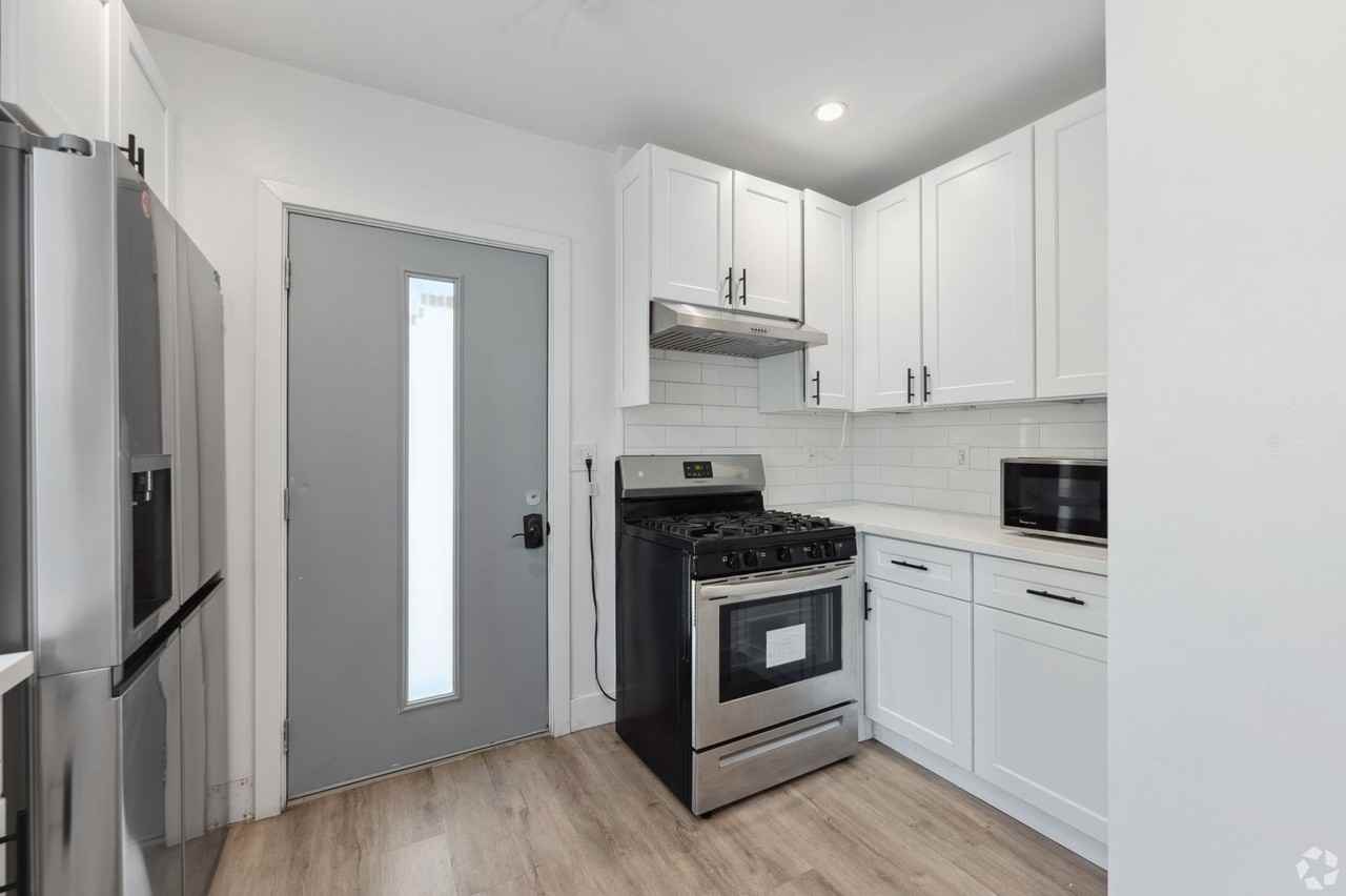 MH 1297 W 36th St - Photo 3 of 6