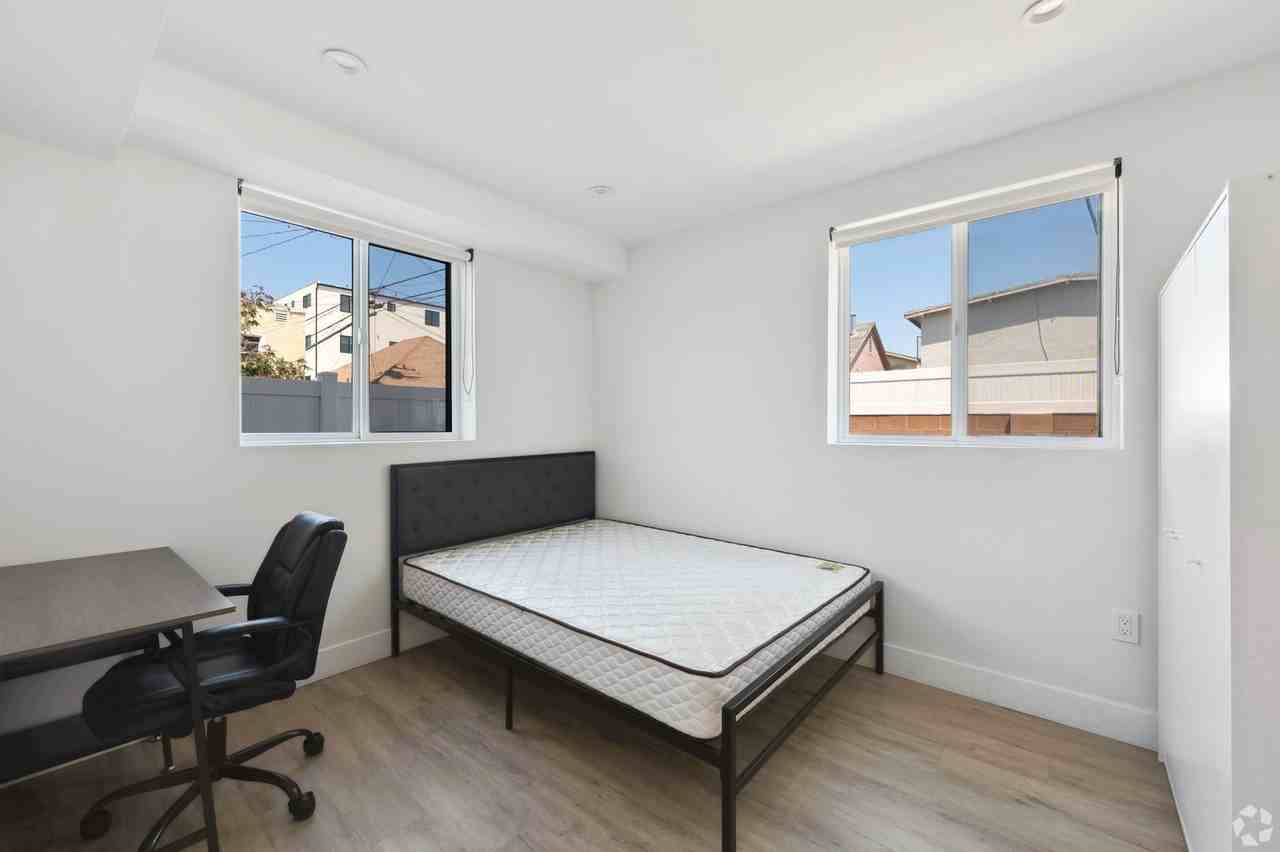 MH 1297 W 36th St - Photo 4 of 6