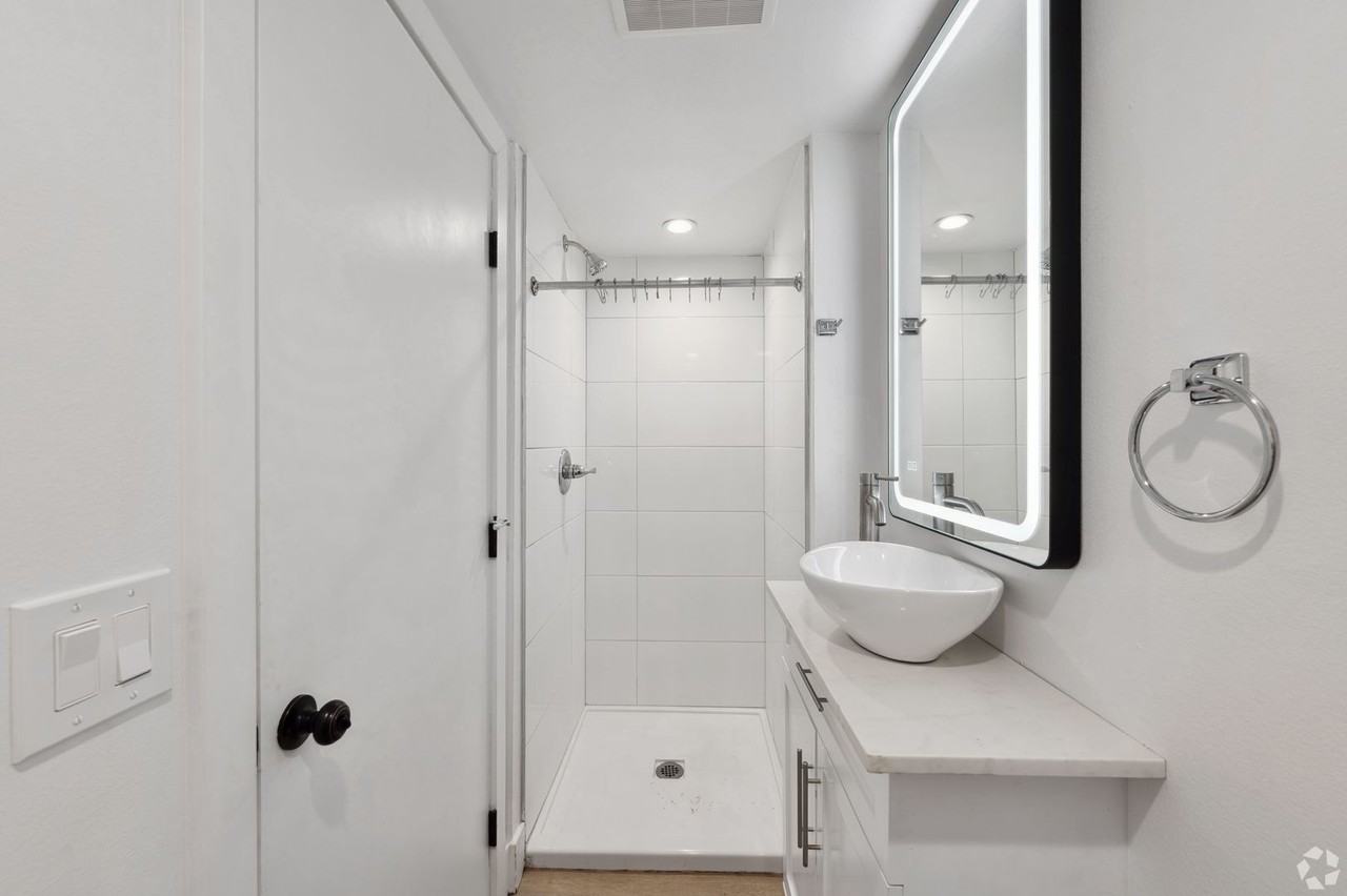 MH 1297 W 36th St - Photo 6 of 6