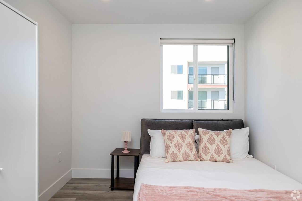 MH 3001 Van Buren Pl - Photo 3 of 9