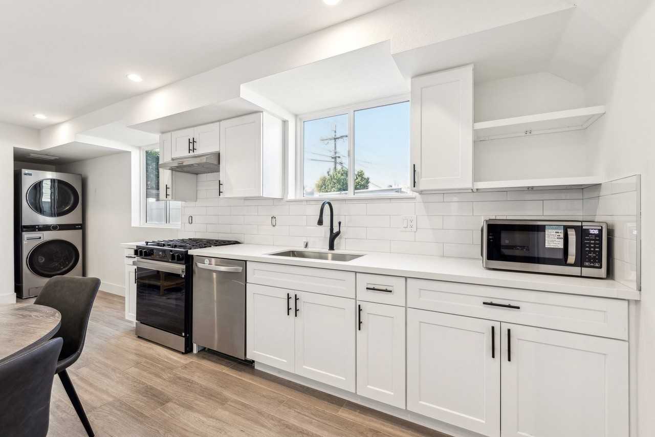 MH 416 N La Fayette Park Pl - Photo 2 of 6