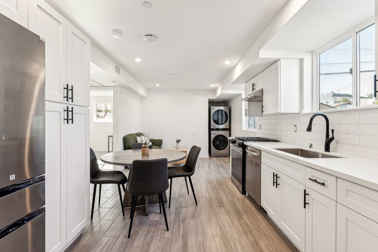 MH 416 N La Fayette Park Pl - Photo 3 of 6