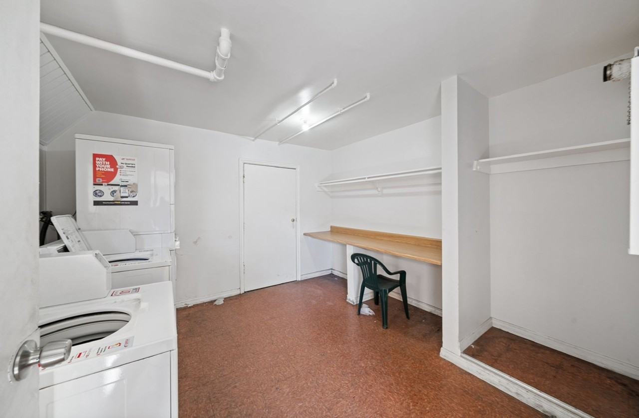 BEAUTIFUL REMODELED 1 AND 2 BEDROOM UNITS IN PRIME LOCATION - Photo 4 of 32