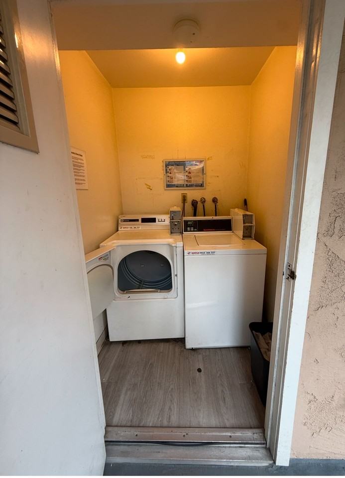 BEAUTIFUL REMODELED 1 AND 2 BEDROOM UNITS IN PRIME LOCATION - Photo 5 of 5