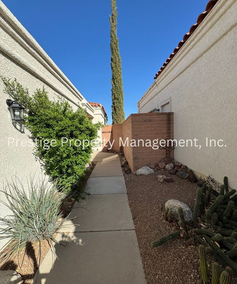 5468 N Via Papavero - Photo 3 of 30