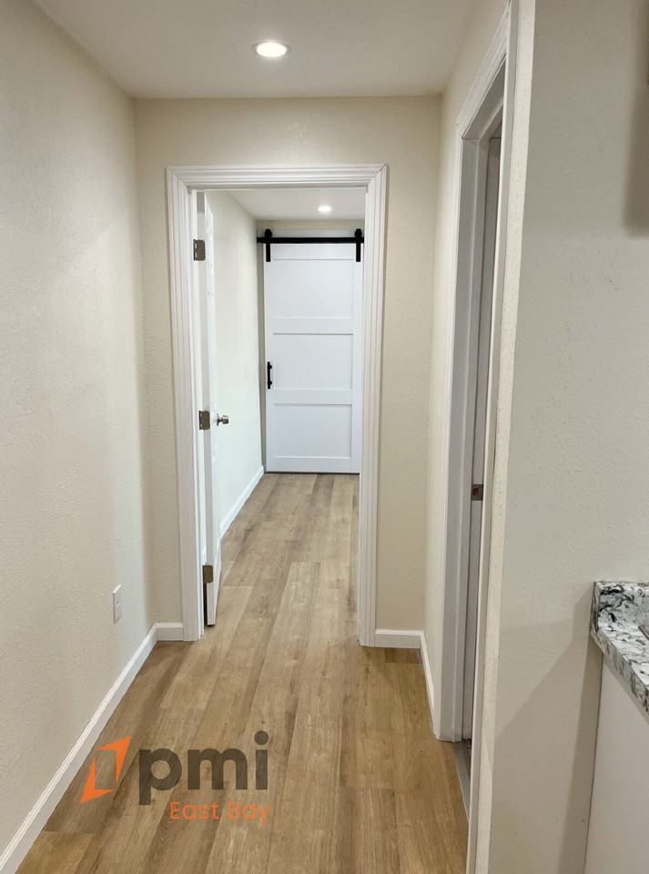 303 Virginia St #B - Photo 7 of 10