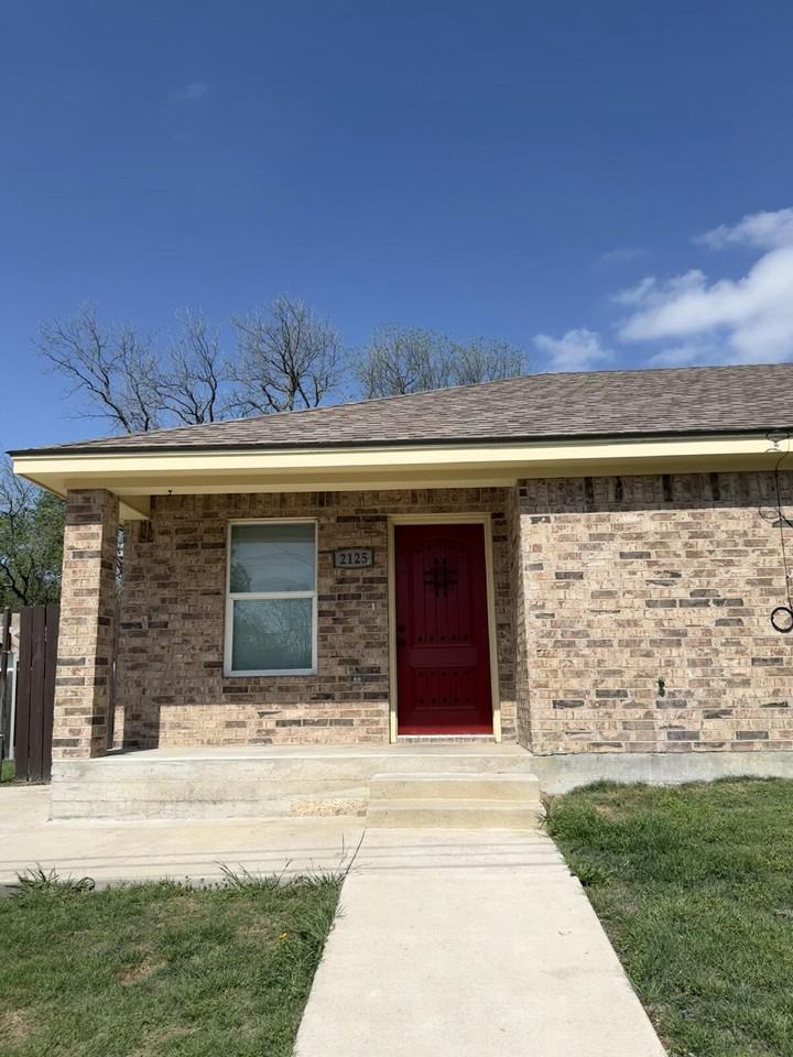 2125 Burnett Ave Apt A - Photo 2 of 13