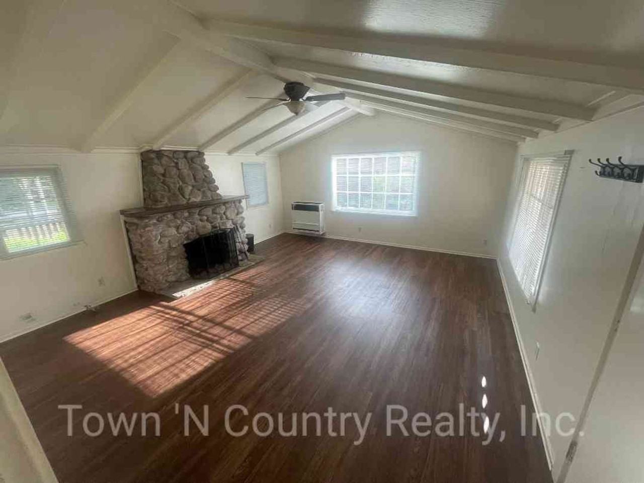 21 Southbank Rd - Photo 2 of 11