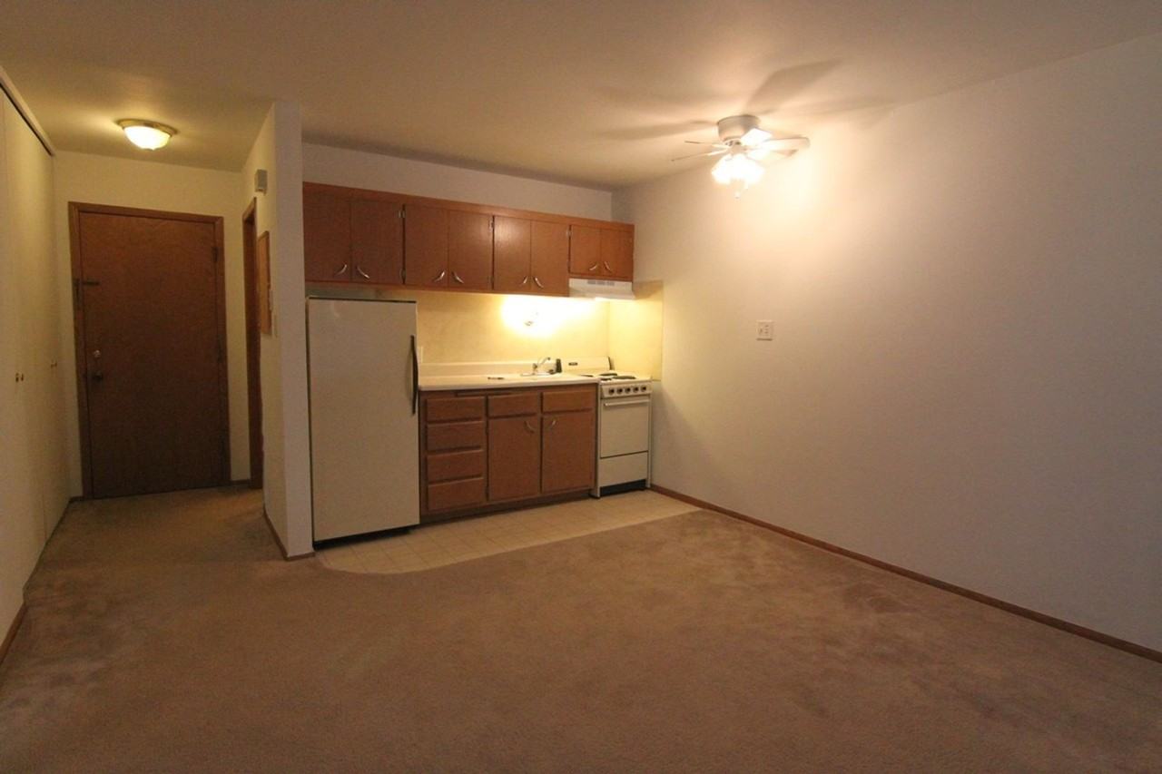 Executive House - Photo 2 of 4