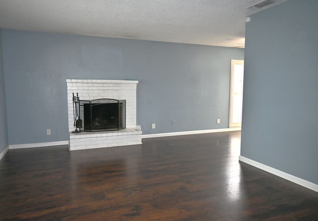 5316 Nelson St - Photo 3 of 15