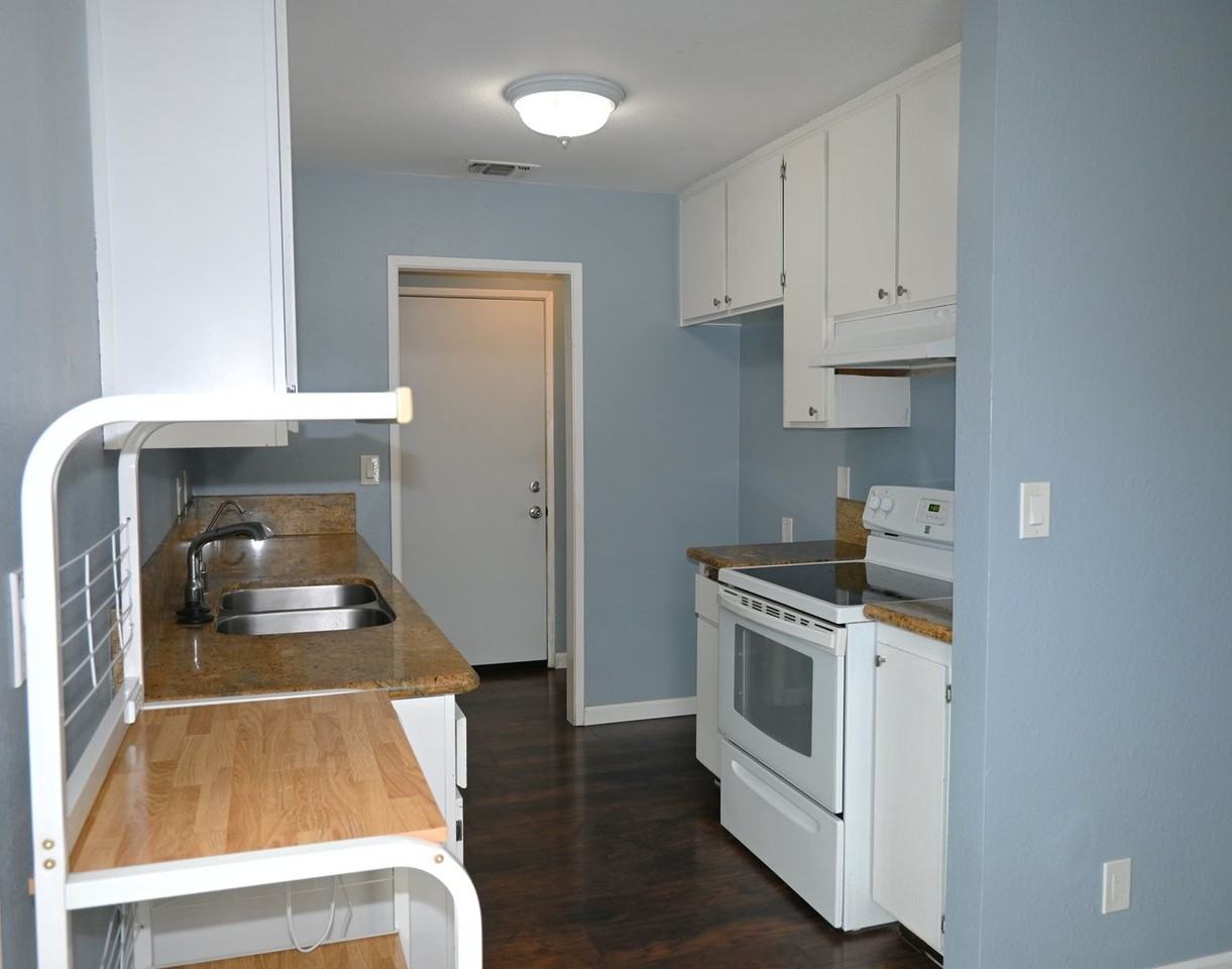 5316 Nelson St - Photo 5 of 15