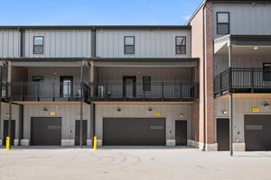 featured image of 3009 N Oak Trfy