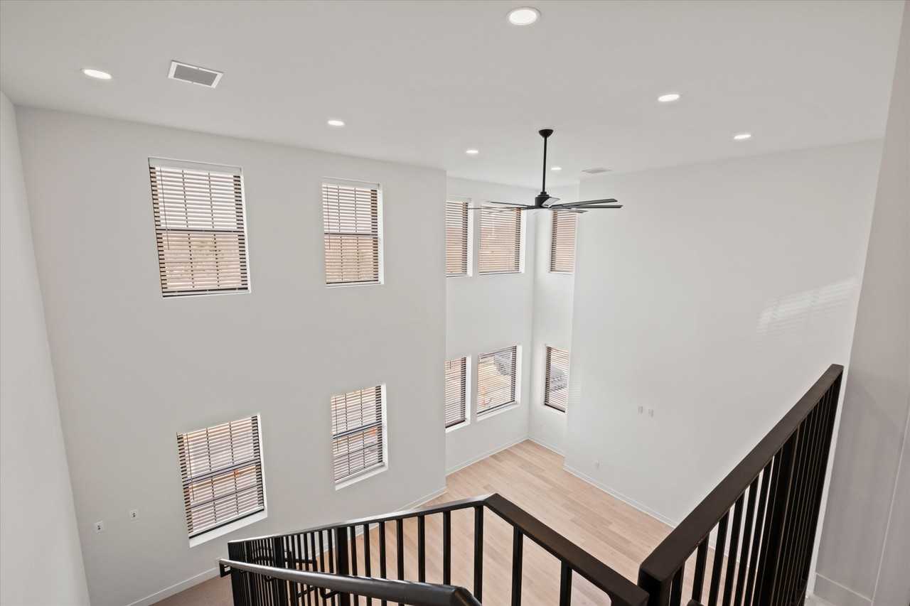 Blume NKC - Photo 7 of 50