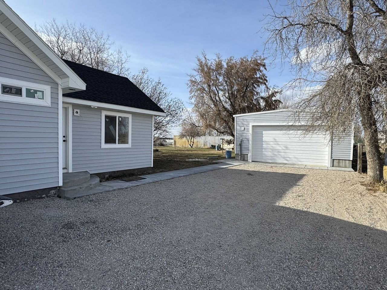 4131 E 700 N - Photo 3 of 22